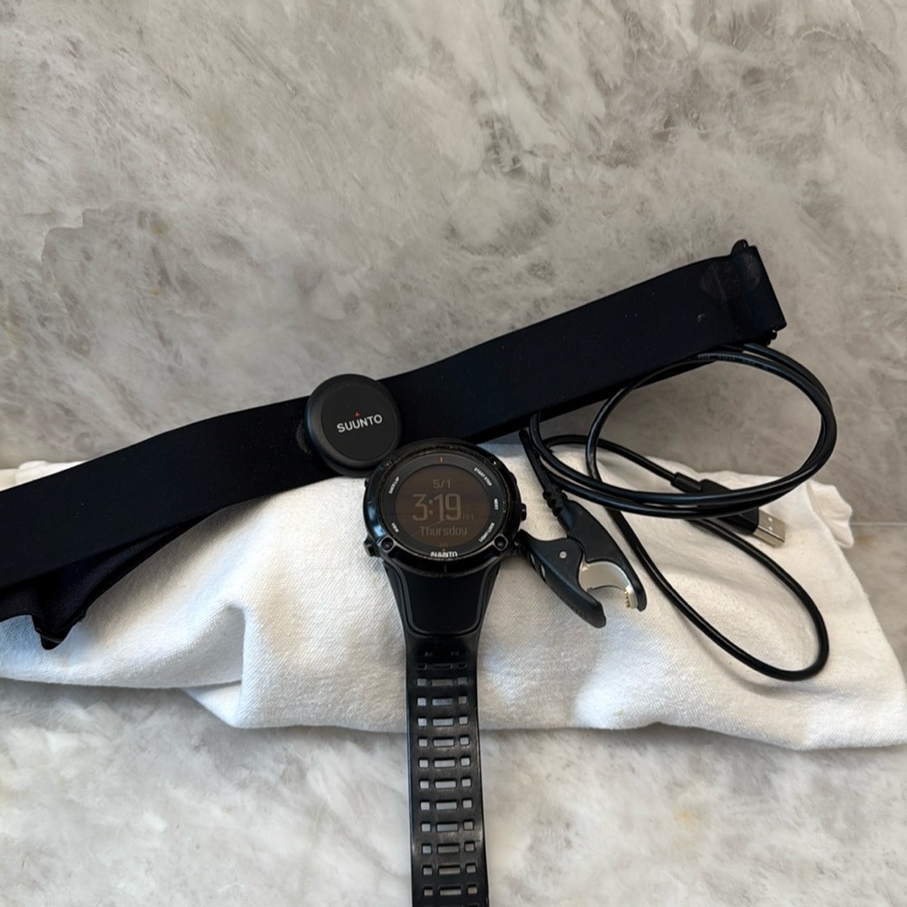 Suunto Ambit3  Peak Digital, unisex watch w heart rate monitor.